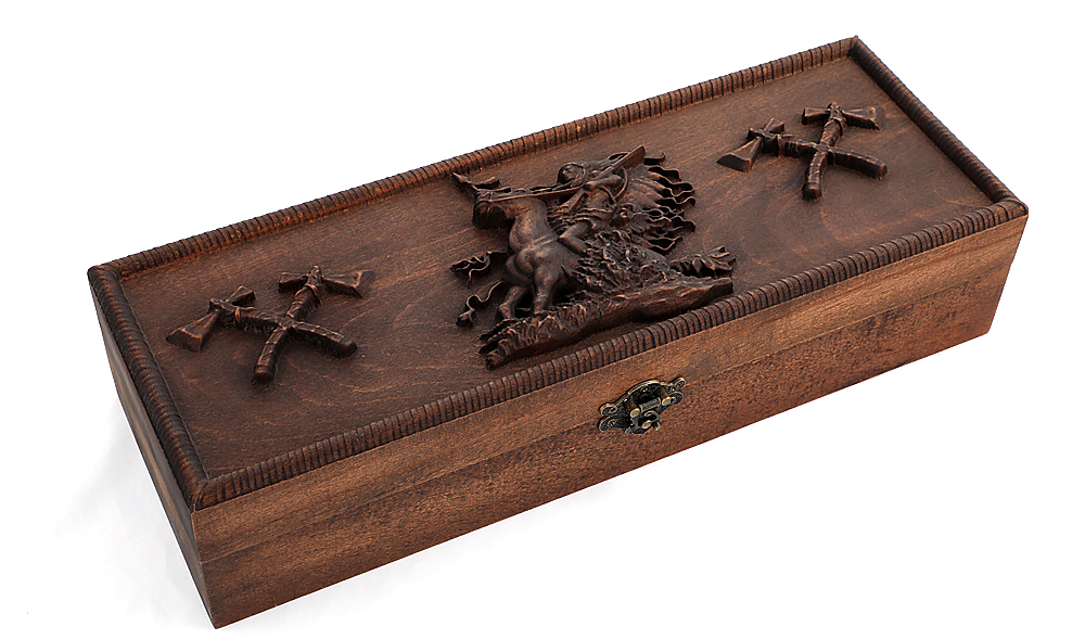 Шкатулка для ножа Охота из дуба