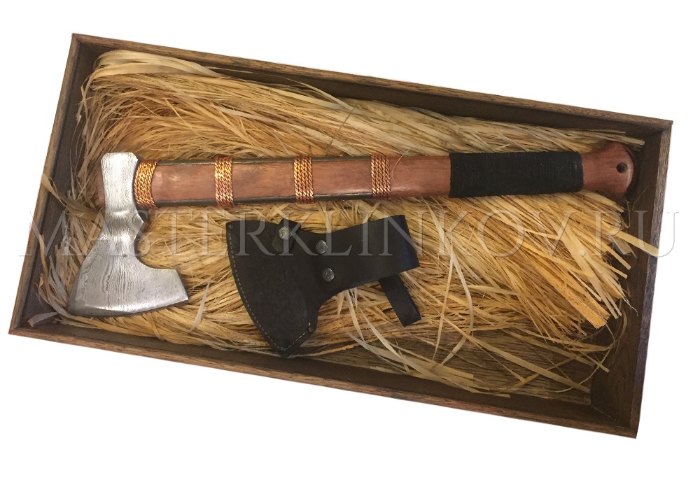 Кованый топор Варяг из дамасской стали, оформление рукояти - кожа, бронза