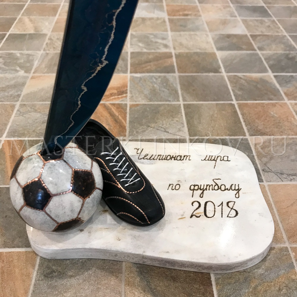 Нож Осетр, мозаичный дамаск Матвеева, рукоять - черный граб, рог лося, подставка - рог лося