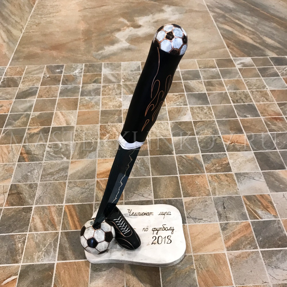 Нож Осетр, мозаичный дамаск Матвеева, рукоять - черный граб, рог лося, подставка - рог лося