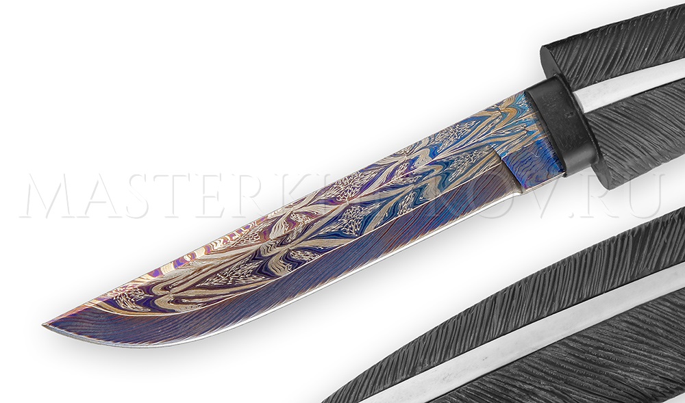 Нож Перо, мозаичный дамаск, черный граб, рог лося с подставкой