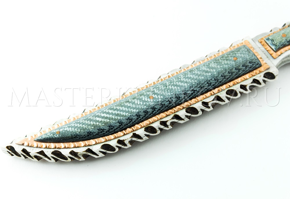 Нож из стали М390 Осетр, рог лося, резьба, карбон, бронза