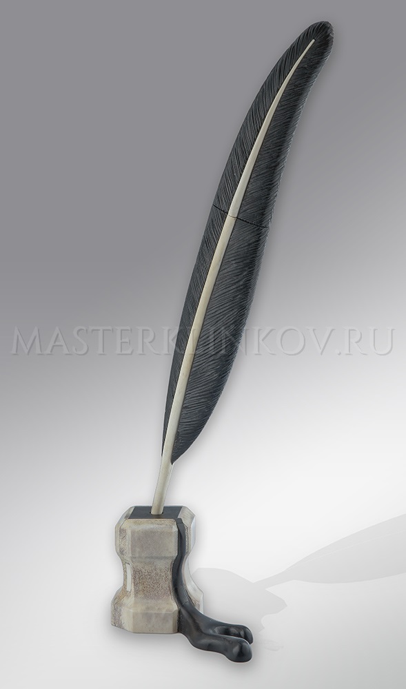 Нож Перо, мозаичный дамаск, черный граб, рог лося с подставкой