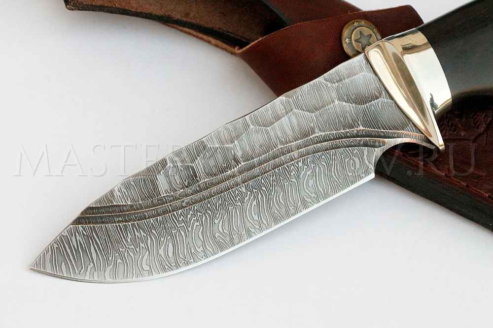 Нож из дамасской стали Бобр, долы, камень, рукоять - черный граб, мельхиор