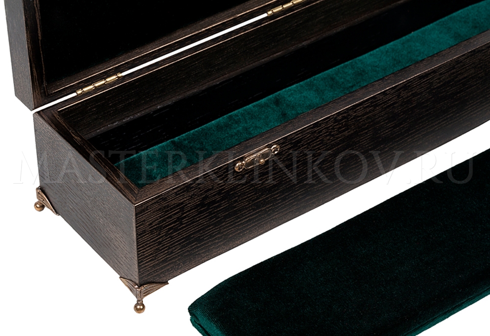 Шкатулка для ножа из дуба с бронзовой фурнитурой