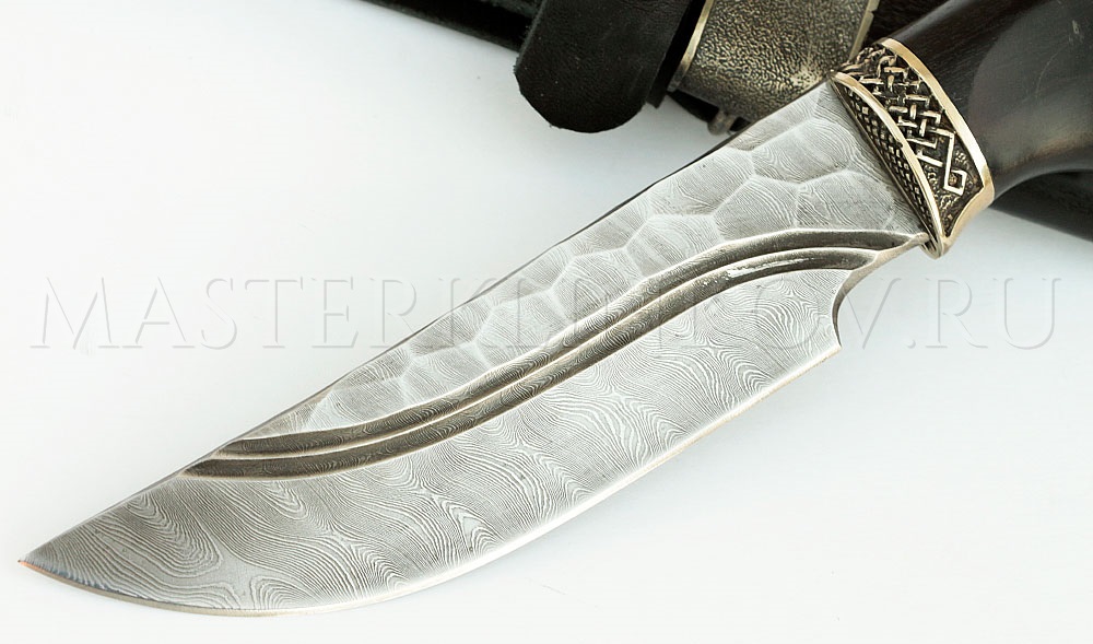 Нож из дамасской стали Егерь, долы, камень, ножны - черный граб, литье