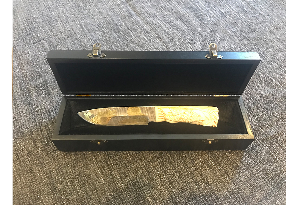 Шкатулка для ножа из дуба