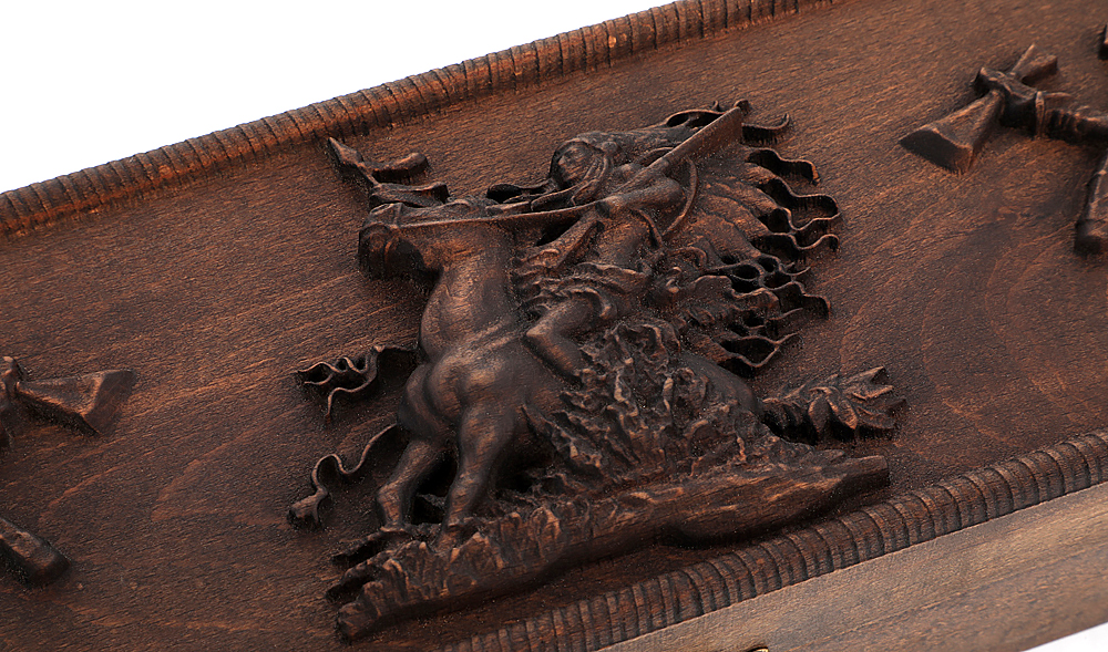 Шкатулка для ножа Охота из дуба