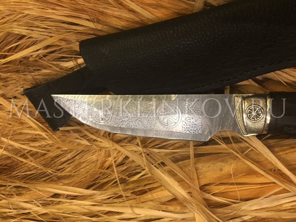 Нож из дамасской стали Коловрат, гравировка, граб, литье
