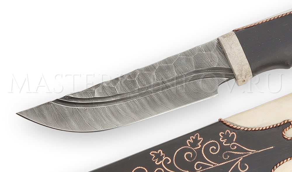 Нож из дамасской стали Егерь, долы, камень, ножны - граб, рог лося