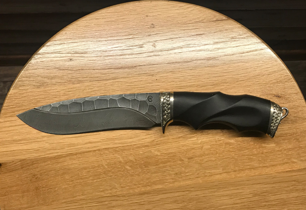 Нож из дамасской стали Скиф, рукоять черный граб, литье, фигурная