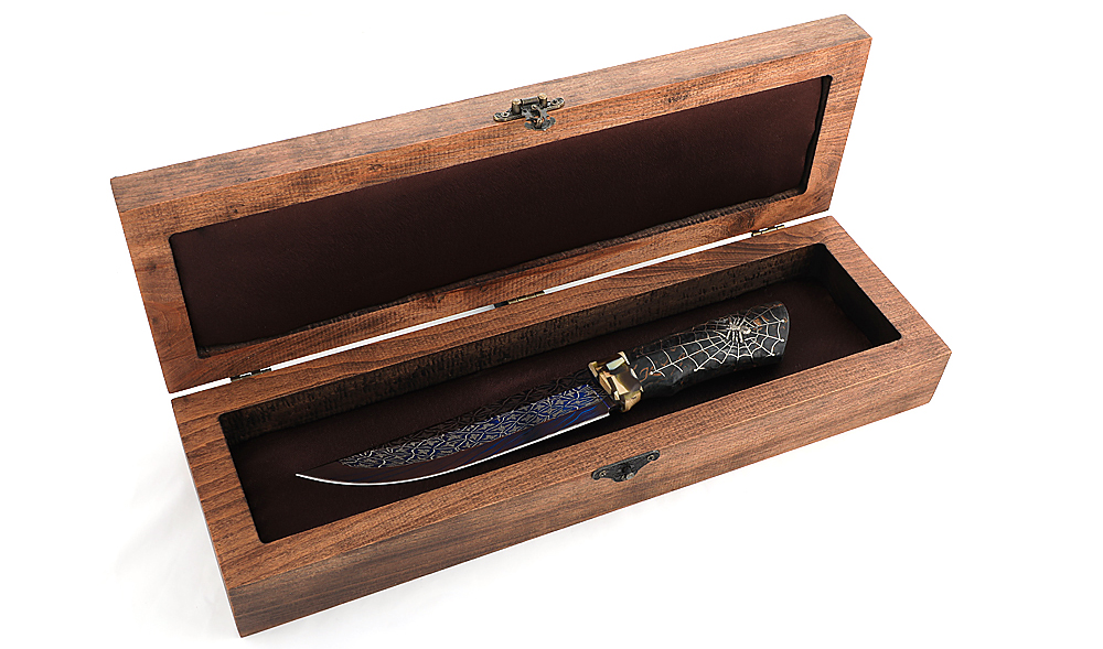 Шкатулка для ножа Охота из дуба