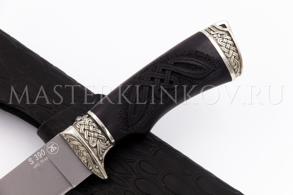 Нож из порошковой стали Böhler S390 Клык, рукоять — граб, резьба, фигурное литье