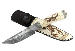 Нож из дамасской стали Золотоискатель, гравировка скорпион, рог лося, литье, кожа